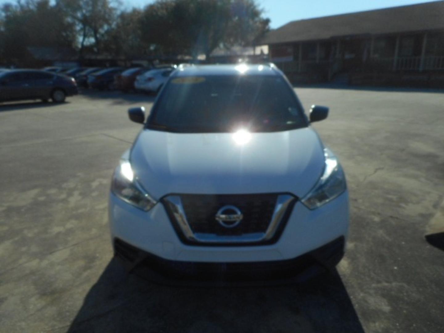 2018 WHITE NISSAN KICKS SR; S; SV (3N1CP5CU7JL) , located at 10405 Abercorn Street, Savannah, GA, 31419, (912) 921-8965, 31.988262, -81.131760 - Photo#0